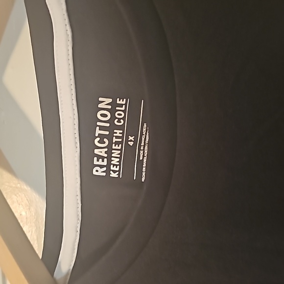 Kenneth Cole Tech T-shirt - Picture 2 of 7